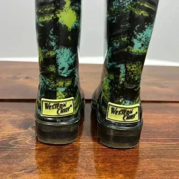 Toddler Rain Boots | Size 5 | Light up ✨ - Picture 4 of 7